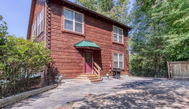 Cinema Falls - Great Location! - Convenient to Everything!