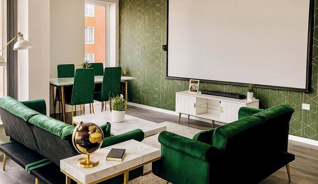 Cinema Lounge 2-Bed Leeds City Centre+FREE Parking