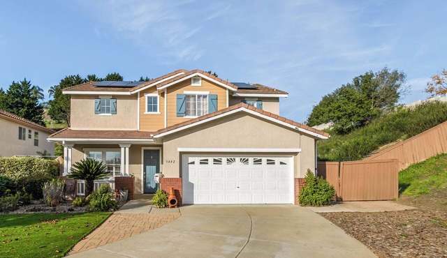 Cinema & Surf: Spacious 5BR Home 20 Mins to Coast