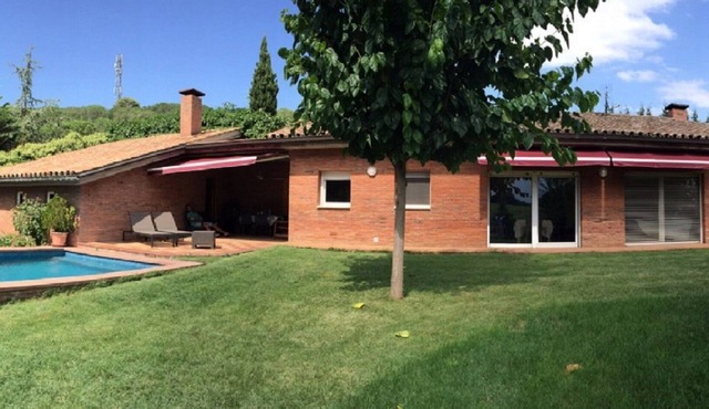 CINGLES DEL MOIANES - Country house with pool