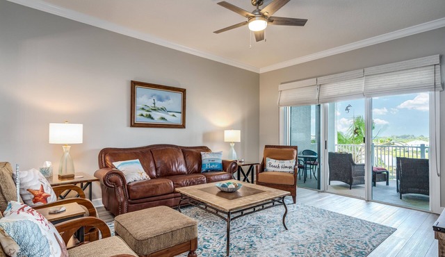 Cinnamon Beach 1042- Gorgeous 4th floor lakeview sunsets & steps to the beach