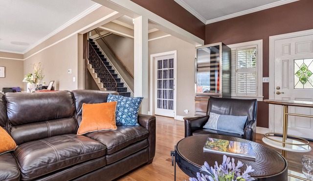 Cinnamon Bear Creekside Inn