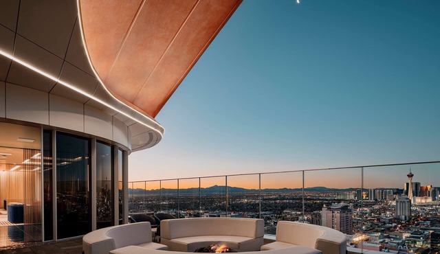 Circa Resort & Casino – Adults Only