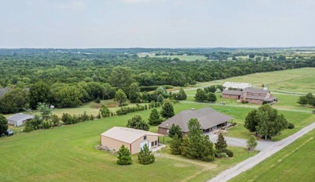 Circle Arrow Retreat-Country Home Just 2.5 miles from Stillwater