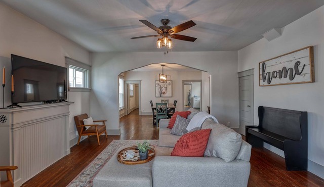 "Circle Bar Manor" Central Main Stay