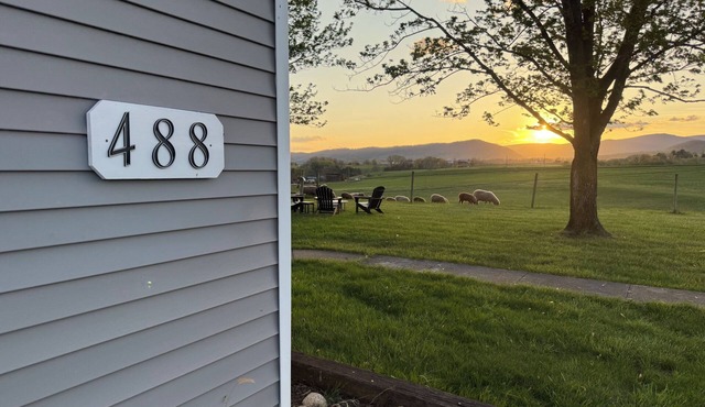 Circle F Ranch Bunkhouse- Charming farm stay in Shenandoah county