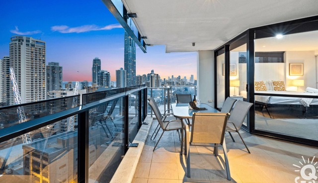 Circle on Cavill 3 Bedroom Ocean View — Q Stay