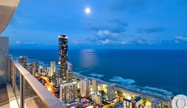 Circle on Cavill– 5 Bed Family Sub Penthouse Ocean