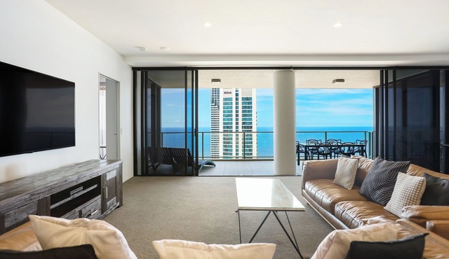 Circle on Cavill Sub Penthouse 2513 - 4 bedrooms Level 51