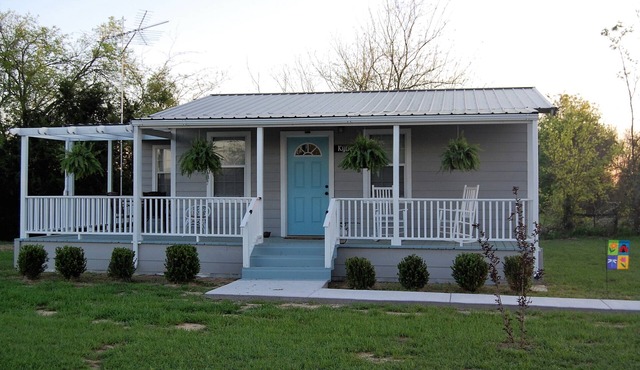 Circle P Cabins - First Monday Trade Days - Now with 3 cabins on 3 acres