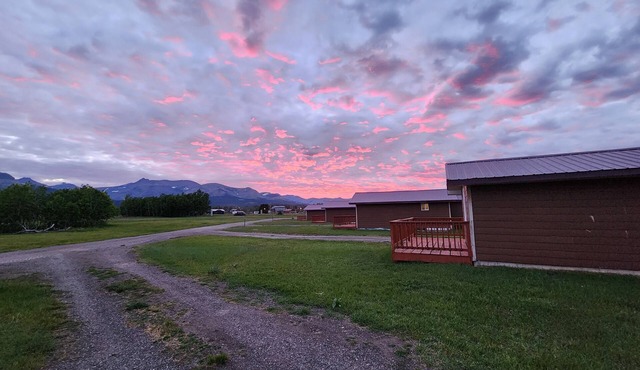 Circle R Cabin 6, Private Ranch, Mountain Views