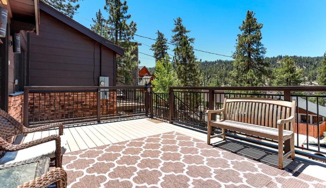Circle Views by Big Bear Vacations Walk To Lake Boulder Bay Chalet