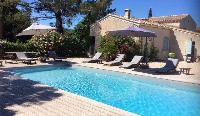 CIRCUIT DU CASTELLET Villa rental with heated pool, 7km from the beach