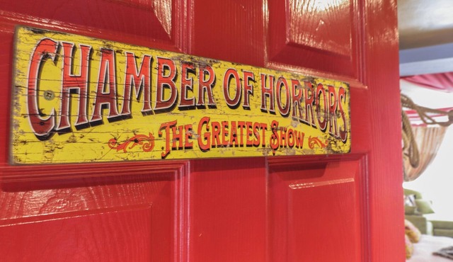 CIRCUS CIRCUS, pet friendly, character holiday cottage in Holywell