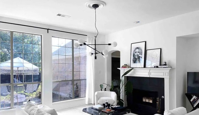 CitizenNomad: Modern Dallas Lake House Bungalow