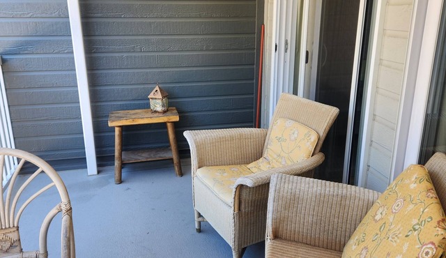 CITQ 314539nComfy Old Village location that is close to park, pool and amenities