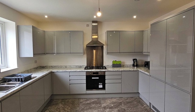 Citrine Suite - Sleeps 8 with Parking