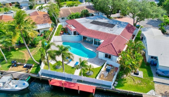 Citrus Isles - 2 Family Compound! Dock + Pool