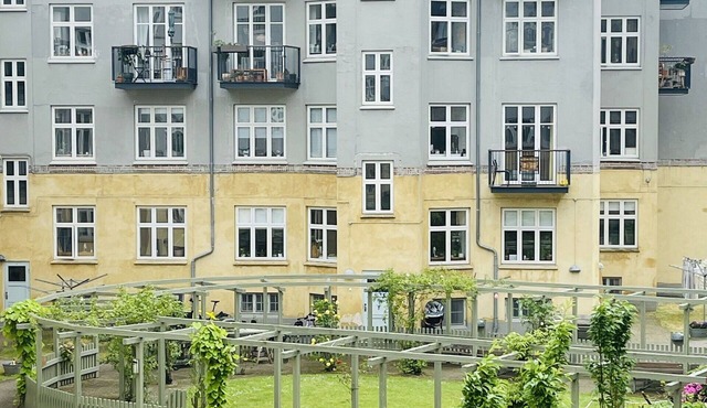 City Apartment in Copenhagen with 4 bedrooms sleeps 5