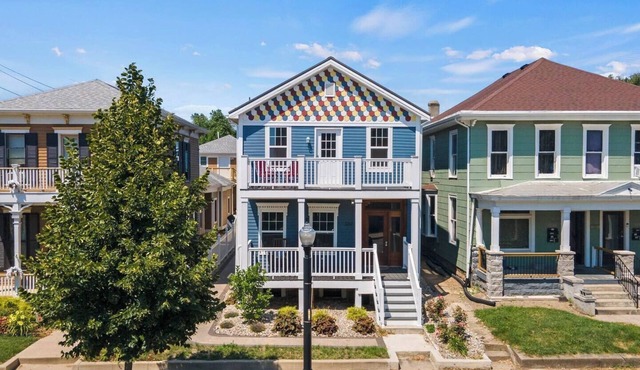 City Apartment Near Downtown | Convenient Parking