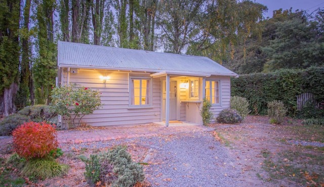 City Break Cottage for couples 27 mins CHC Airport