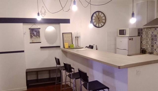 City Center Forcalquier Apartment with Balcony