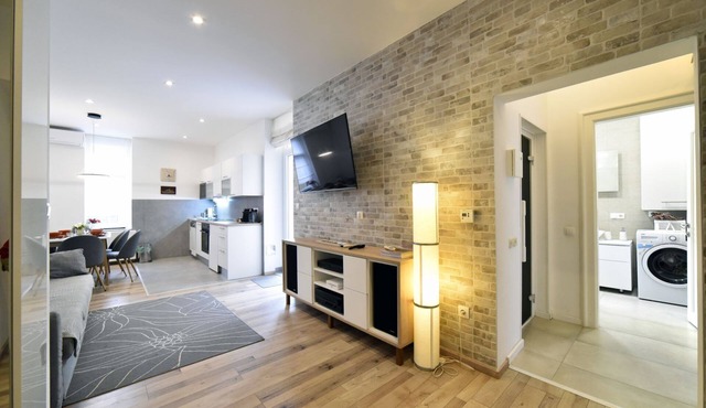 City center luxery spa apartment (WiFi, parking, center)