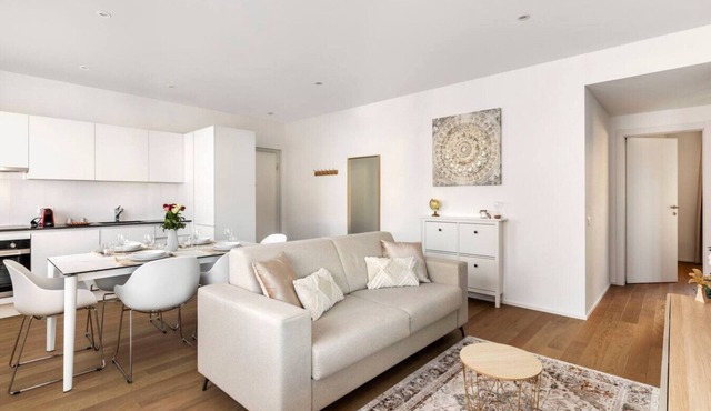 City Center Luxury with AC & Free Parking