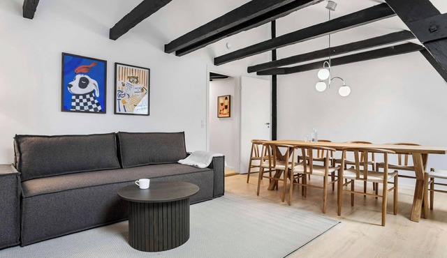 City-Center Penthouse w Private Balcony