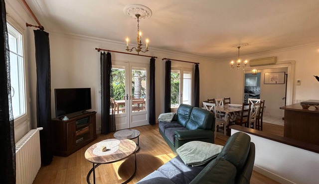 City center T3 apartment with garden and air conditioning