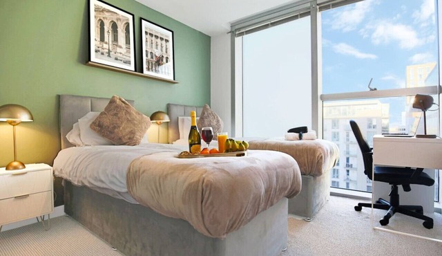 City Centre Apartment - Free Parking - Sky TV