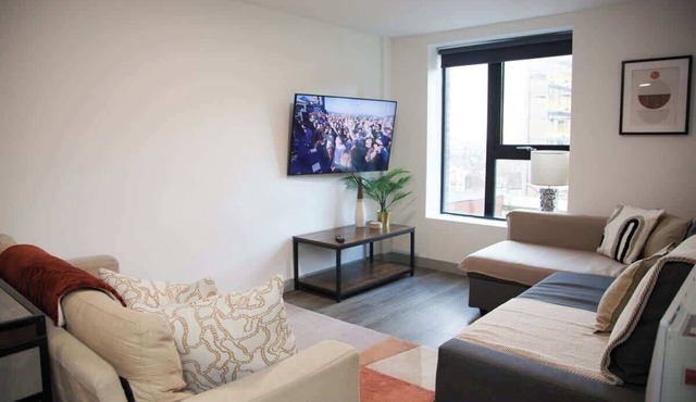 City Centre Apartment, Quiet and Cozy, Sleeps 4.