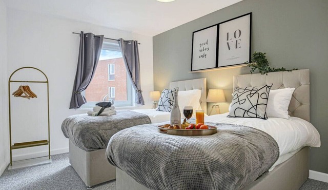 🌟City Centre Apt - Free Parking + Wifi + Balcony🌟