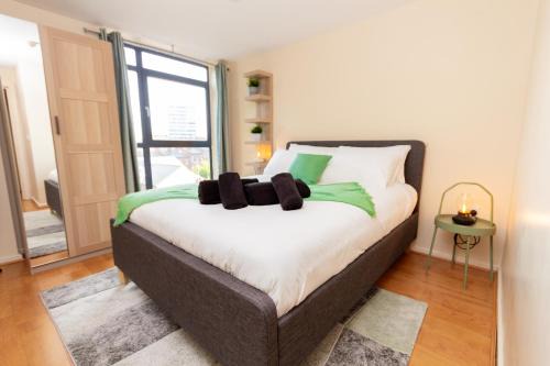 City Centre Getaway - Modern 1BR with Parking