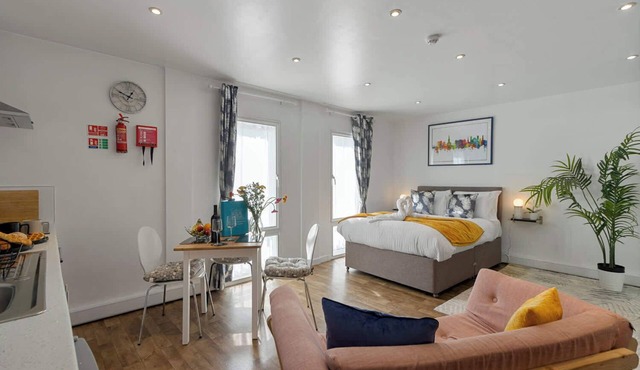 City Centre Studio Apartments (Ashton)-Short Stays UK Ltd