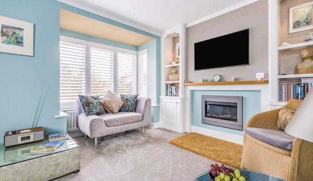 City Centre Town House w Parking - Pass the Keys