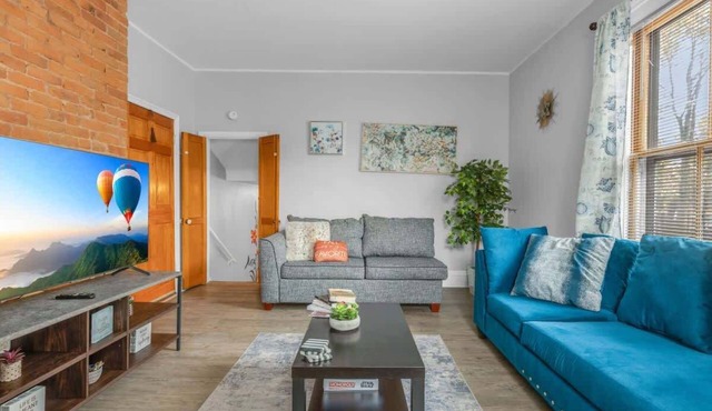 City Charm Walk to Trinity & Hospital with Parking