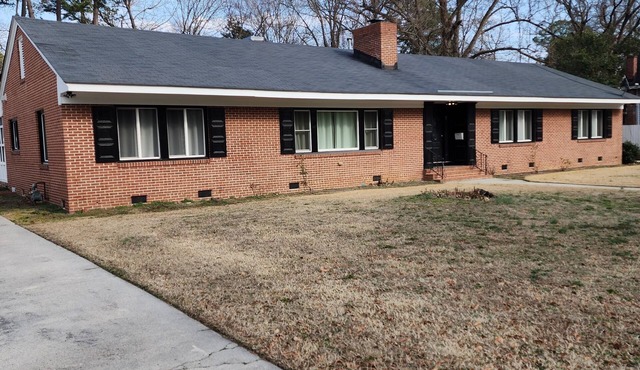 City Charmer, Walk to downtown Wilson, 2800 ft House, 3 bd, 2 bath