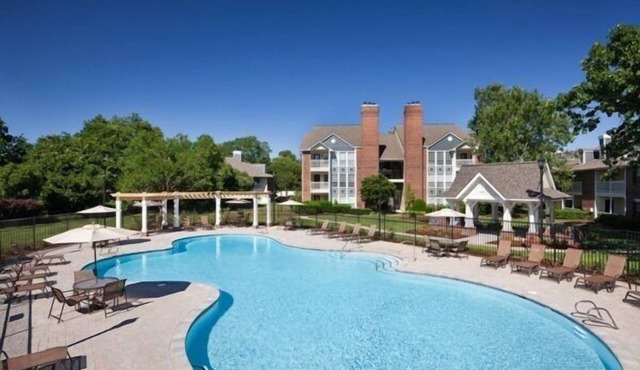 City Chic: 1BR Gem Perfect for Couple
