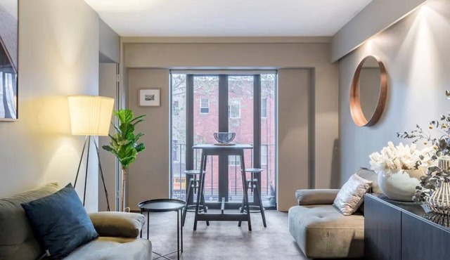 City Chic, Potts Point I90