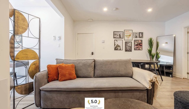 City Comfort – Charming Studio in Ville-Marie