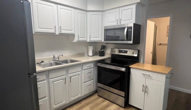 City Comfort: Unit 2 Near Hospitalnn