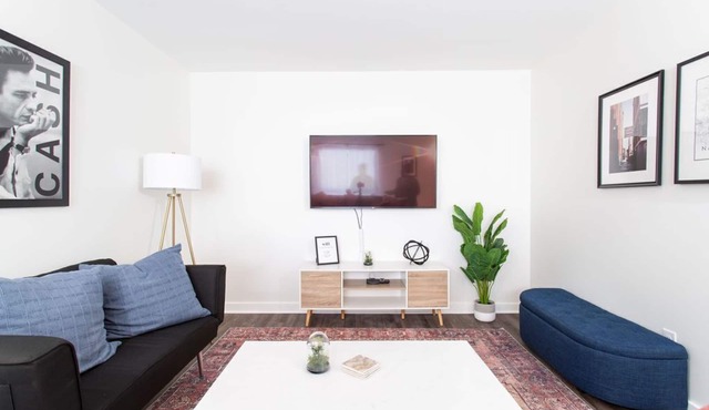 City Condo with Outdoor Pool Near Broadway