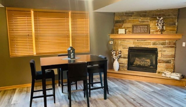 City country, small Lake view, hot tub, game room fire place & lots of extras!