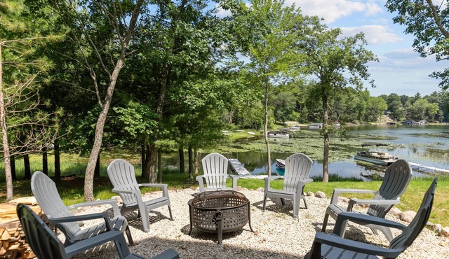 City Detox- Hot Tub, SUPs, Kayaks, Firepit, Chill