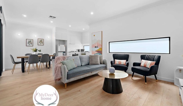 City Edge Retreat: Contemporary Living (3-Story)