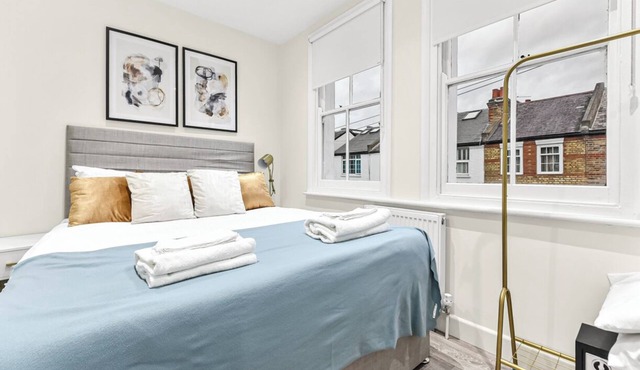 City Elegance: Spacious 2BR for Urban Comfort