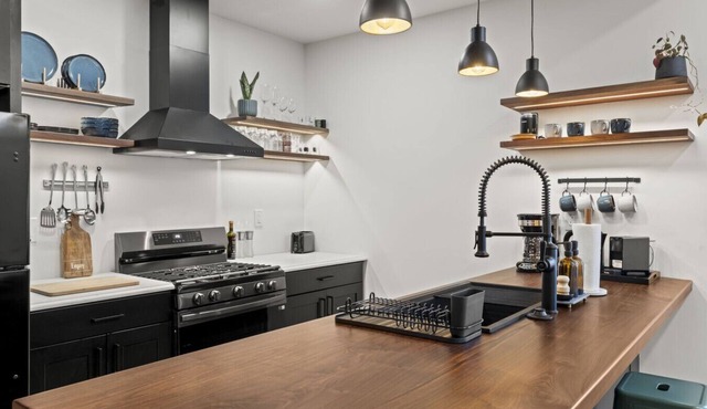 City Energy in a Well-Established Neighborhood | Full-Size 1BR