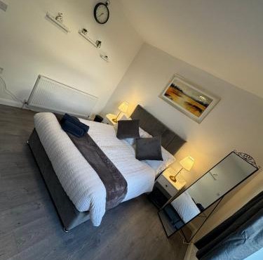 City Escape Stylish 4 bedroom house in Nottingham Sleep 9