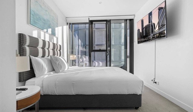 City Escape with Balcony & Resort-Style Amenities